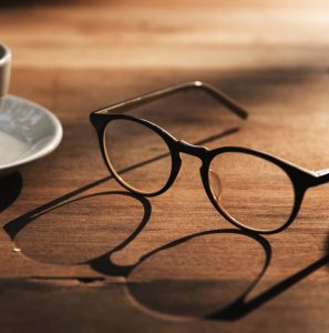 glasses-cup-coffee-break-concept_53876-47090